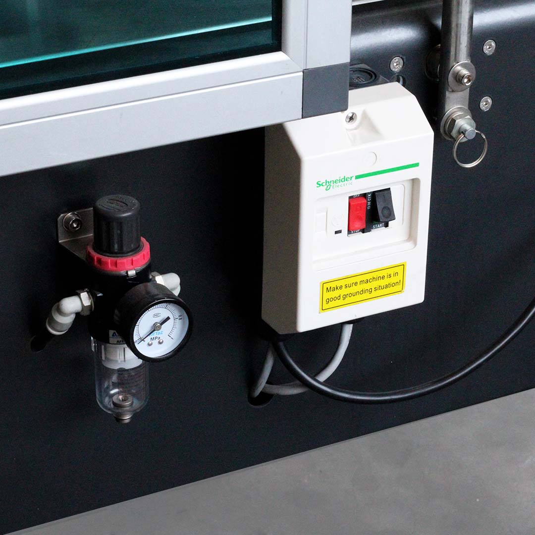 Seladora SPS-5560A — painéis de proteção e controles