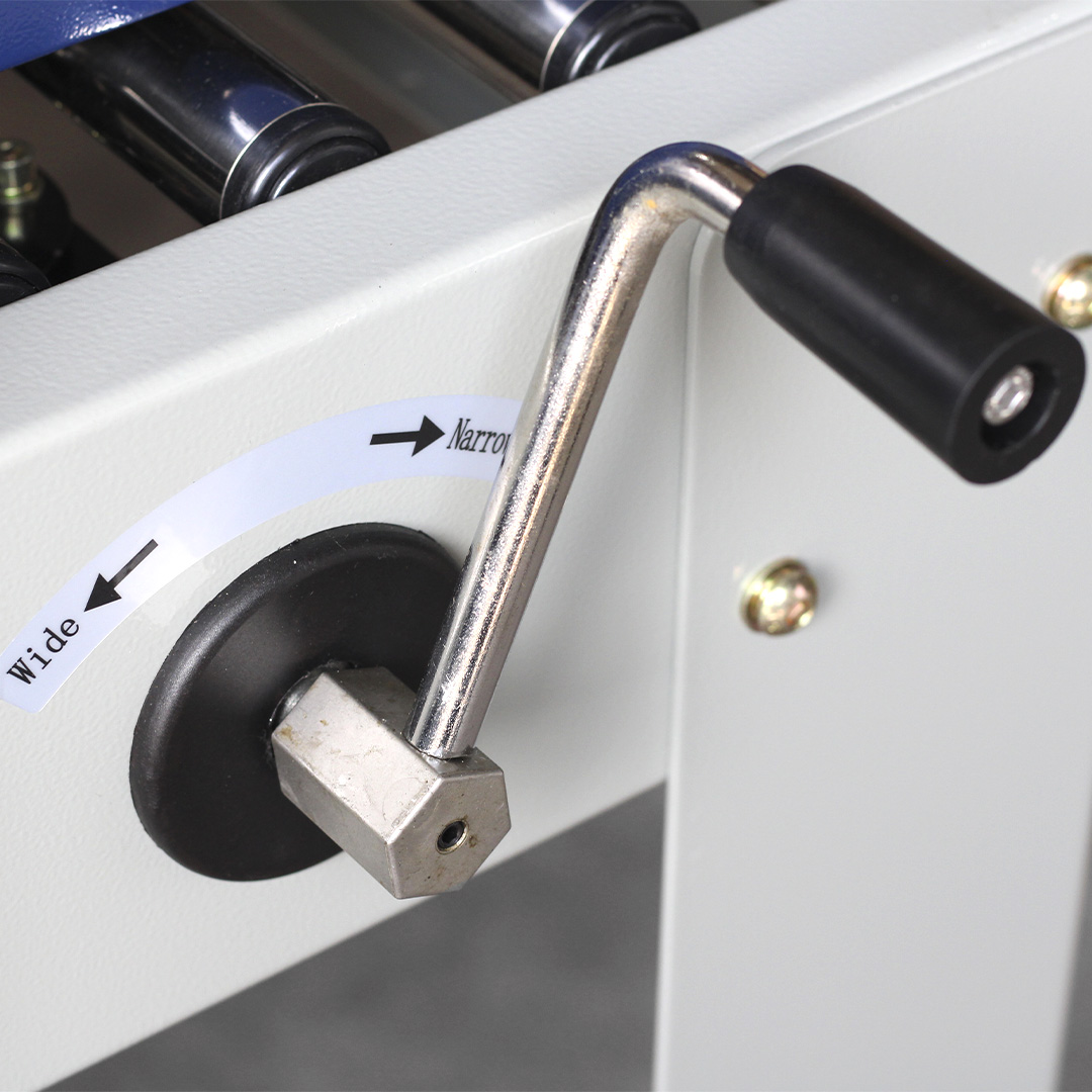 Seladora SPS-480SA — manivela de ajuste manual de largura